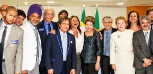 palacio-do-planalto-artistas-que-apoiam-o-projeto-que-estabelece-novas-regras-de-arrecadacao-e-distribuicao-de-direitos-autorais-1372895331320_615x300