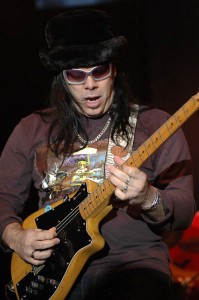 img_music040913_pepeu_int