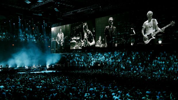 csm_u2-innocence-experience-tour-live-in-paris-1920_dc9bc22b7e
